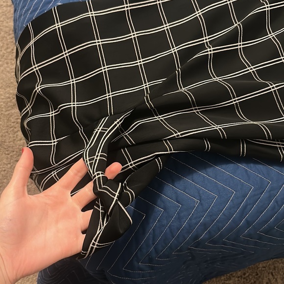 Women’s Loft Black and White Dress with tie on the side- 4- with tags - Picture 4 of 7